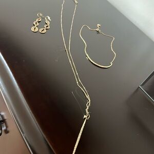Stella & Dot jewelry set-hammered gold tone layering necklaces & earrings
